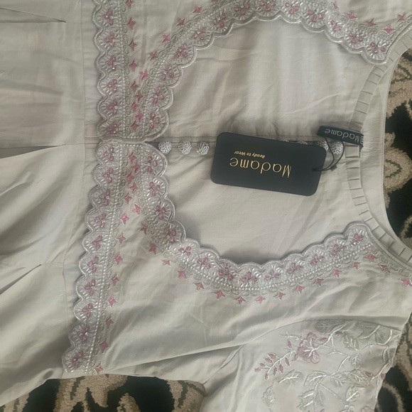 Medium size - Picture 2 of 3